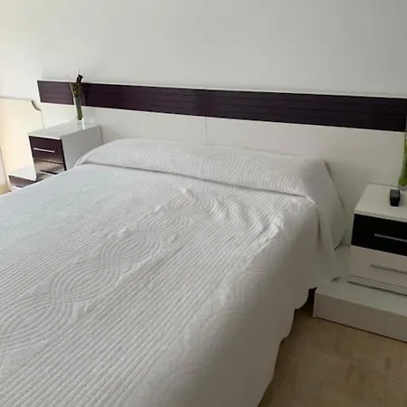 Extraordinario Atico De 80 M2 En Urbaniz Privada アパート ノハ